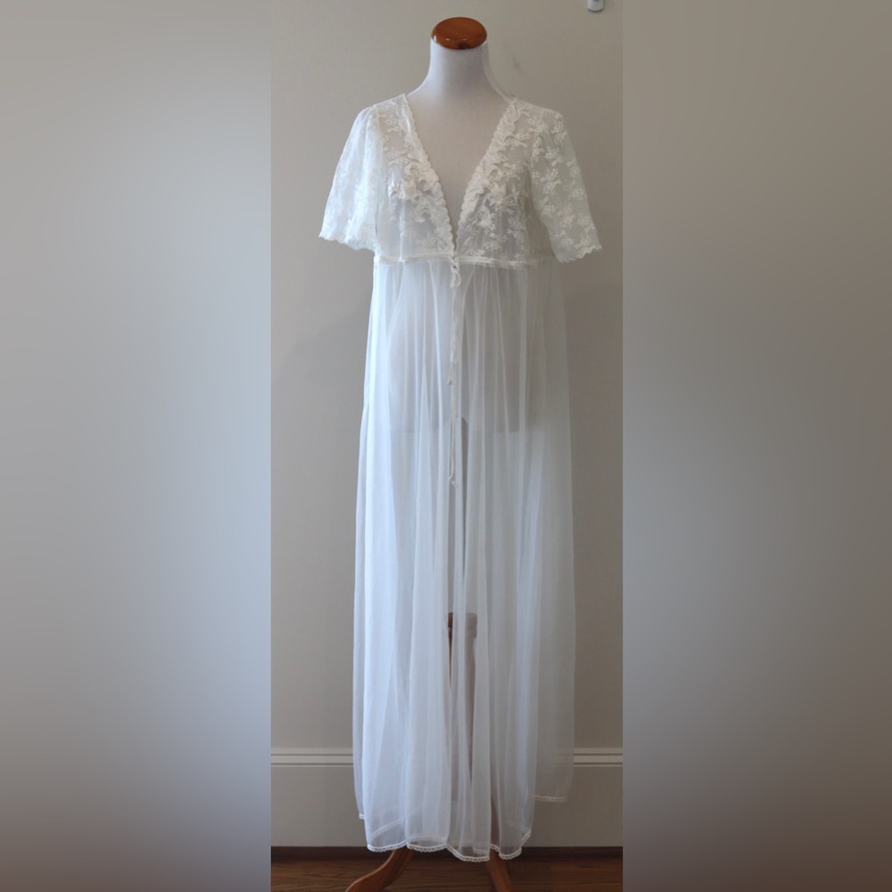 Vintage Womens Sears Long Peignoir Sheer Robe lingerie size S 32/34 white